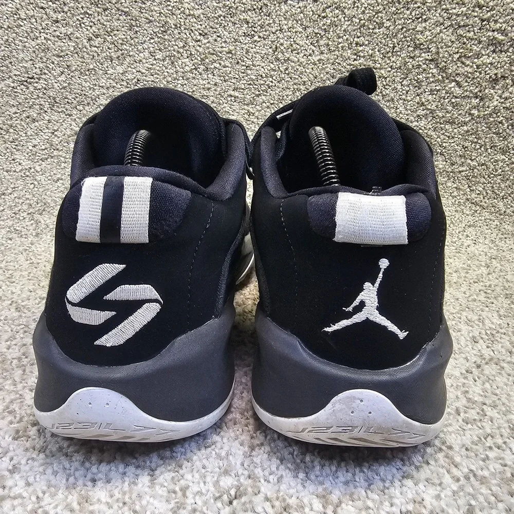 Jordan Air Jordan Mens 9.5 Black White Low Top Basketball Sneakers With‎ Defects